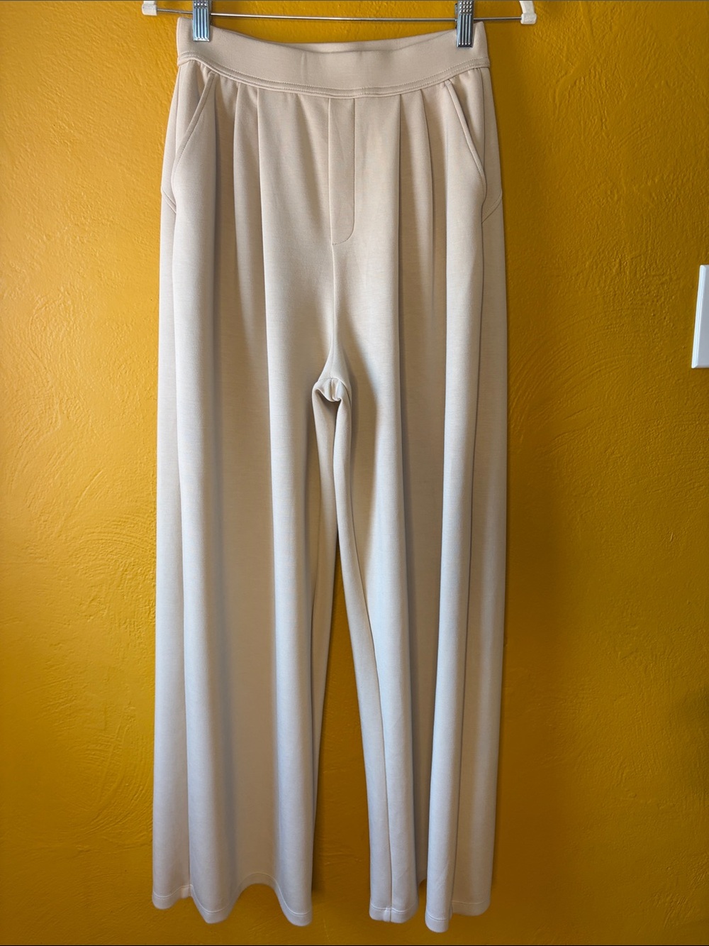 NWOT Halara Flex High Waisted Pleated Wide Leg Work Pants Beige XS Regular